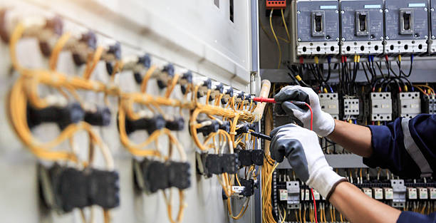 Professional Electrician technician working in Fort Oglethorpe, GA